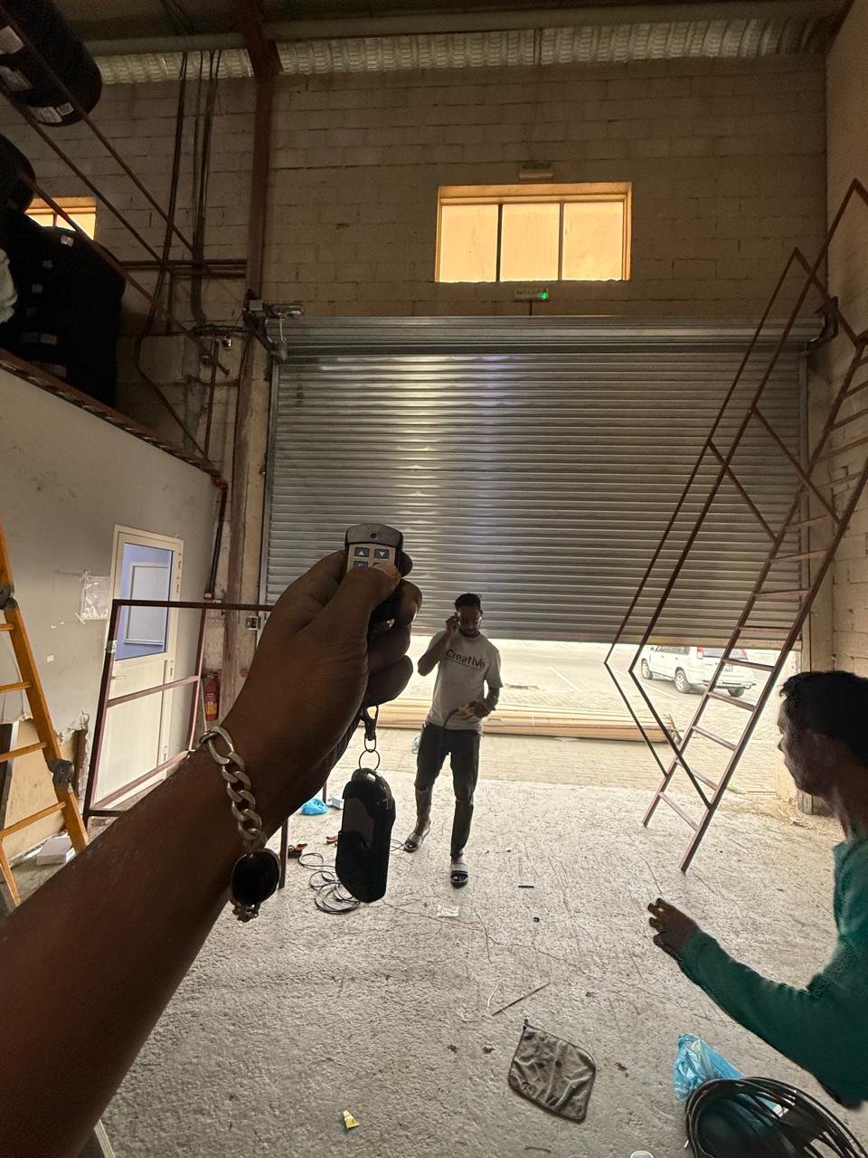 Testing a rolling shutter motor with a remote control